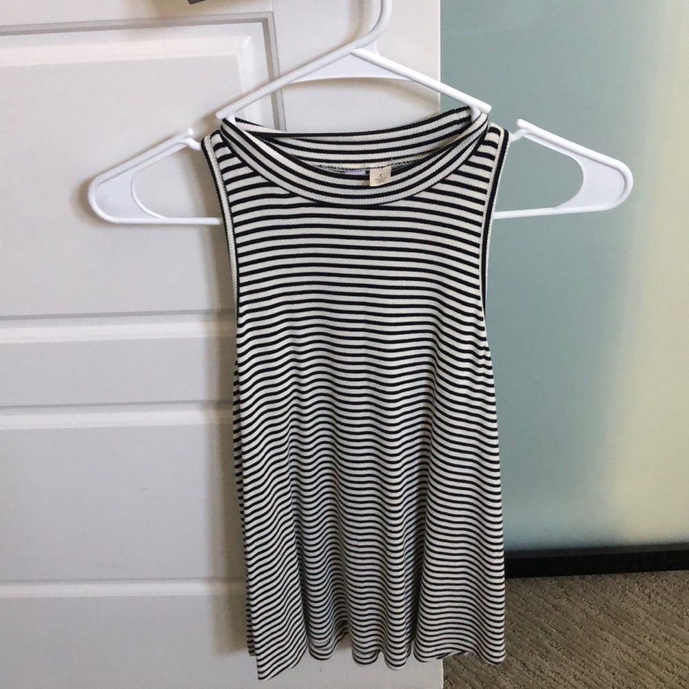 Francesca’s Black & White Flowy tank top